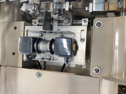 Hohes Denisity-Hochgeschwindigkeitswasser Jet Weaving Loom mit dem Nocken-Verschütten