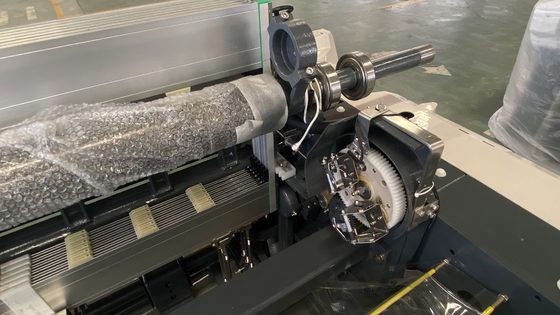 Horizontales Stoff-Gewebe-Rollenwickelmaschine-Garn, das Wasser Jet Machine Textile verdreht